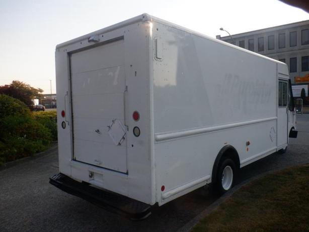 2006 Ford Econoline E-450 Utilimaster 16 Foot Cargo Step Van with Rear Shelving image 8