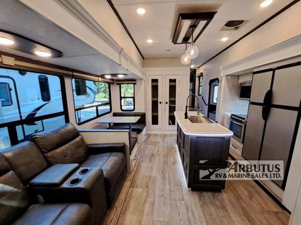 Used 2022 Dutchmen RV Astoria 3603LFP image 8