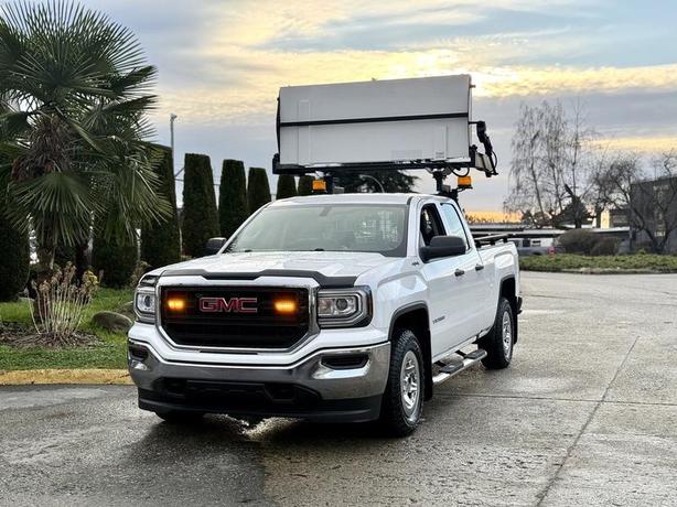 2018 GMC Sierra 1500 Double Cab 4WD Traffic Control Truck image 4