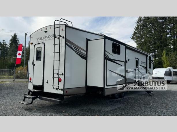 Used 2023 Forest River RV Wildwood Heritage Glen 356QB image 6