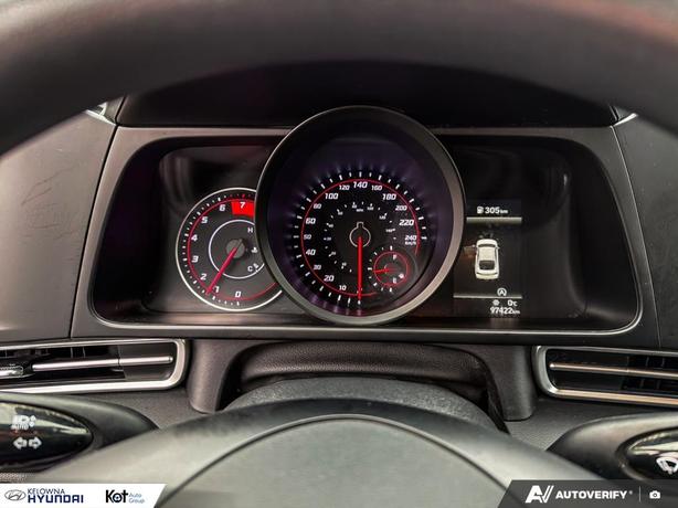 2022 Hyundai Elantra Essential ! NO ACCIDENT! BACKUP CAMERA! GREAT ON GAS! image 8