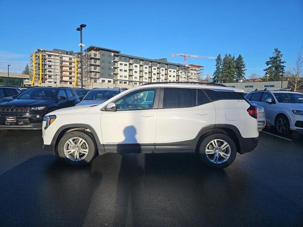 2024 GMC Terrain AWD 4dr SLE | Back-Up Camera | No Reported Accidents! image 3