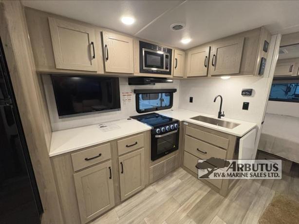 Used 2024 Forest River RV Rockwood Mini Lite 2518S image 5