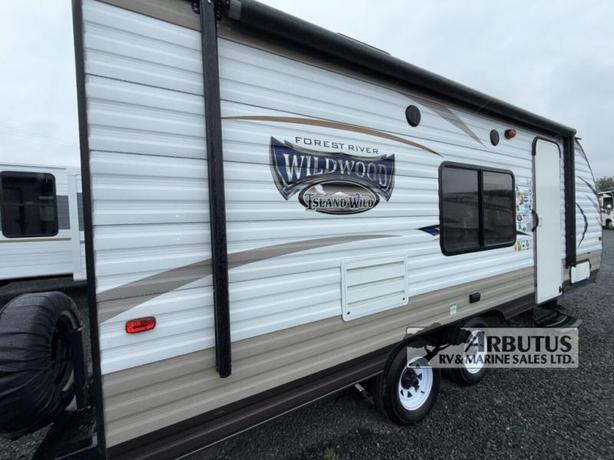 Used 2016 Forest River RV Wildwood X-Lite 201BHXL image 3