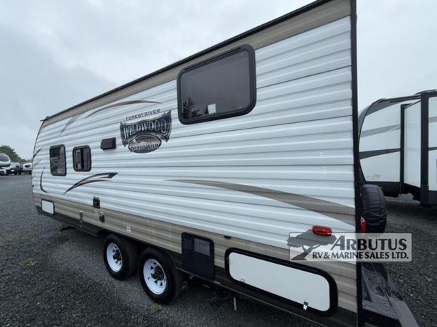 Used 2016 Forest River RV Wildwood X-Lite 201BHXL image 5