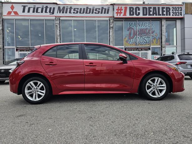 2021 Toyota Corolla Hatchback SE - One Owner, Forward Collision Mitigation image 4