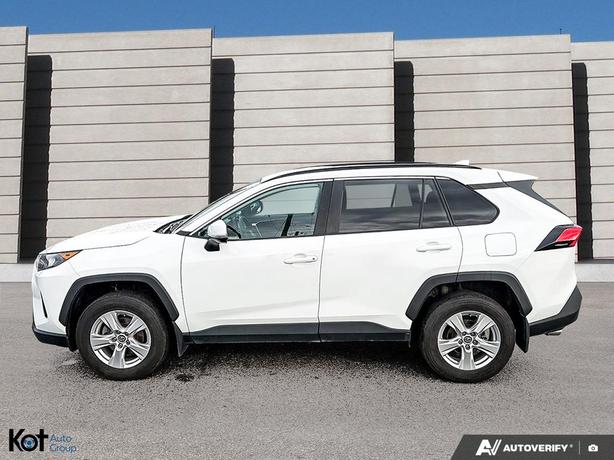 2019 Toyota RAV4 LE NO ACCIDENT! LOW KMS! BACKUP CAMERA! image 3
