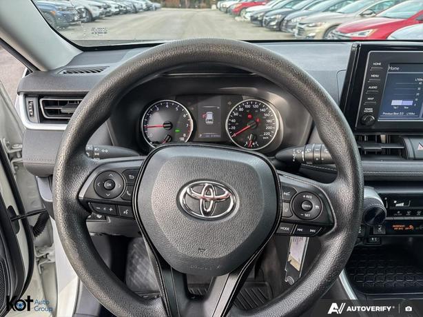 2019 Toyota RAV4 LE NO ACCIDENT! LOW KMS! BACKUP CAMERA! image 7