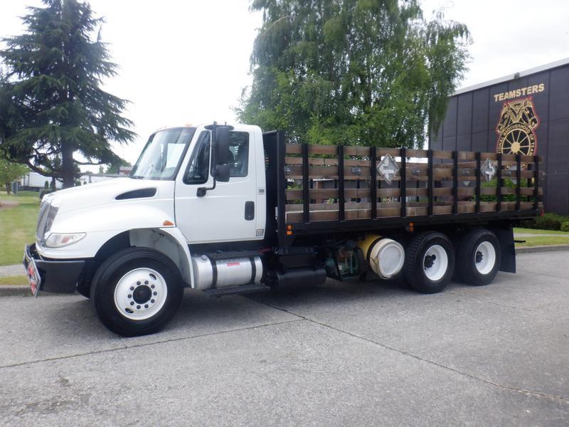 2015 International 4400 20 Foot Flat Deck Dually Diesel With Air Brakes display photo