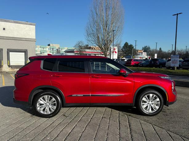 2025 Mitsubishi Outlander image 4