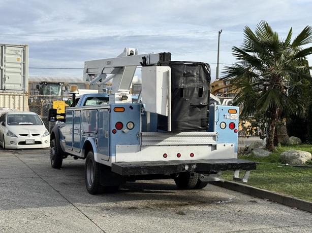 2010 Ford F-550 XL Super Duty 4x4 Versalift Bucket Service Truck image 8