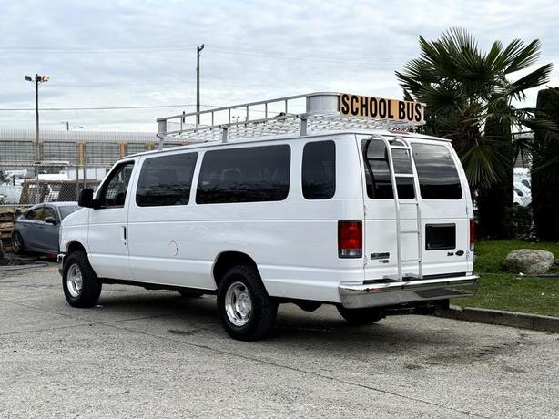 2010 Ford E-350 XLT Super Duty 15-Passenger Van image 7
