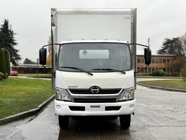 2019 Hino 195 18-Foot Cube Van with Power Lift Gate image 3