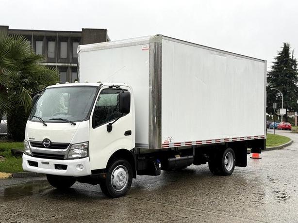 2019 Hino 195 18-Foot Cube Van with Power Lift Gate image 5
