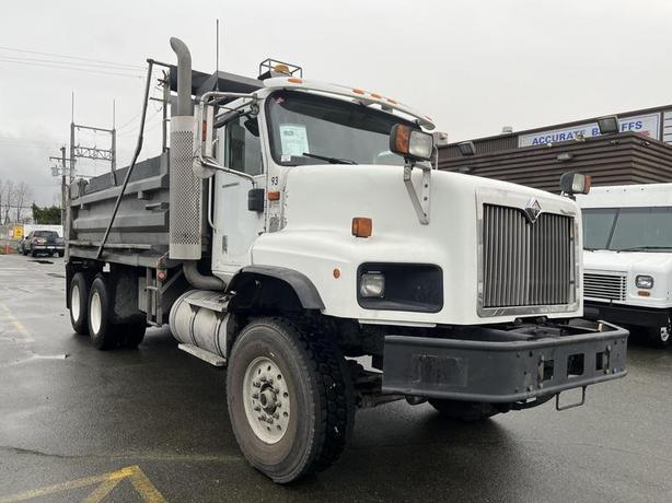 2003 International 5600i 6x4 Dump Truck with Air Brakes image 7