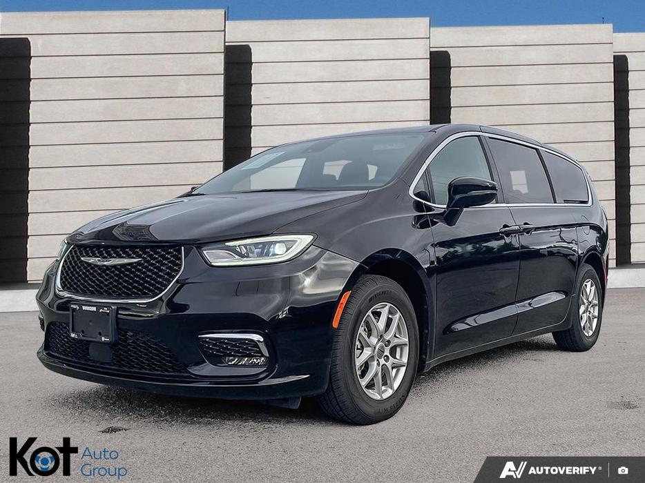 2024 Chrysler Pacifica Touring FWD ONLY 30,657 KMS! FULLY INSPECTED! V6! UCONNEC display photo