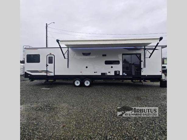 Used 2022 Forest River RV Wildwood Lodge 40FDEN image 7