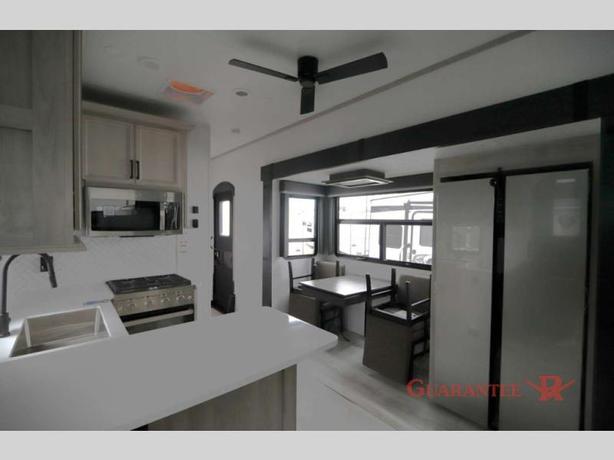 Used 2025 Keystone RV Montana High Country 377FL image 7