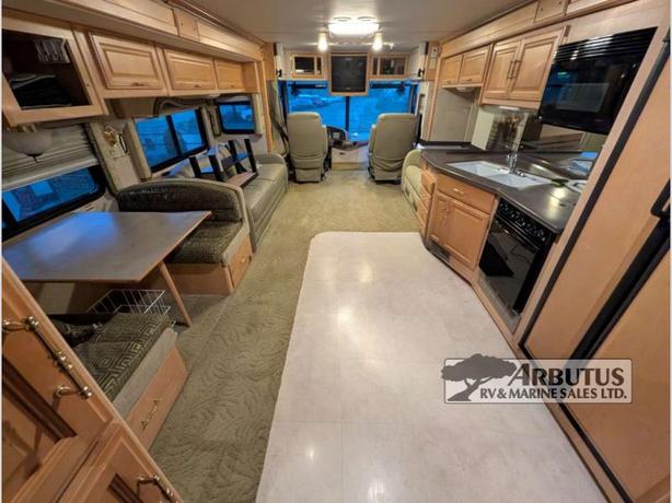 Used 2003 Fleetwood RV Discovery 39L image 5