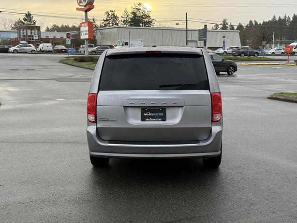 2017 Dodge Grand Caravan FWD- BC Local, Leather Shift Knob & Dual Zone A/C image 7