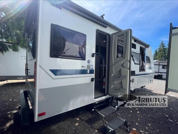 Used 2022 Lance Lance Travel Trailers 2075 image 3