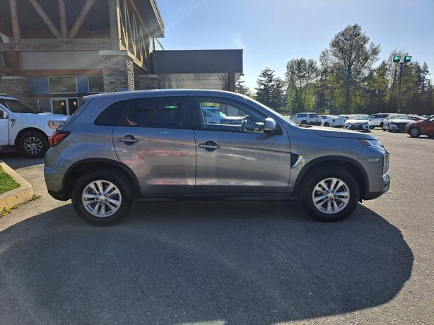 2021 Mitsubishi RVR - 4WD, Heated Seats image 5