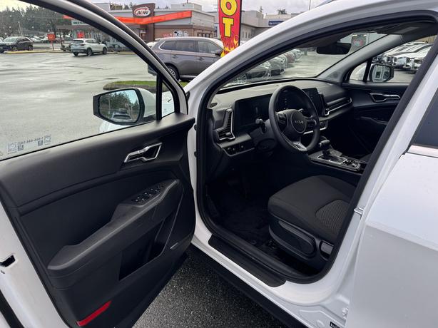 2024 Kia Sportage LX AWD- No Accidents, BC Local & Low Kilometers image 8