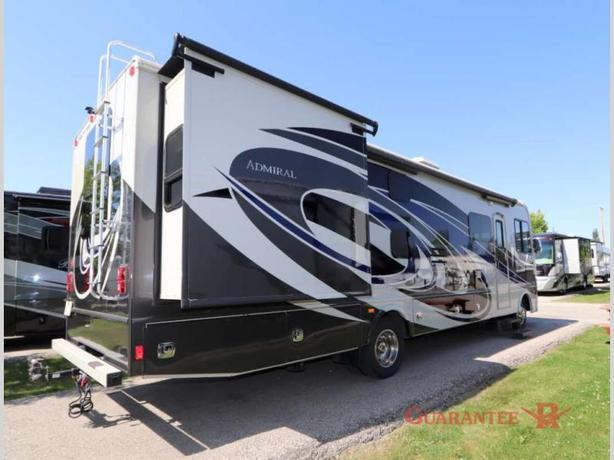Used 2018 Holiday Rambler Admiral 31B image 6
