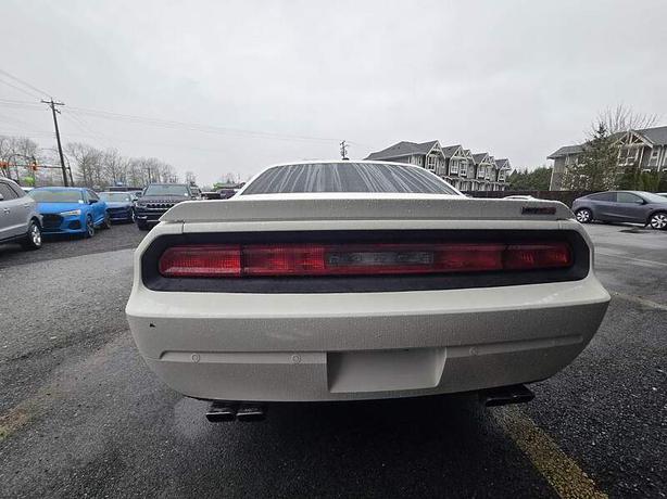2014 Dodge Challenger SRT8 - Manual Transmission, Red Leather Interior image 5