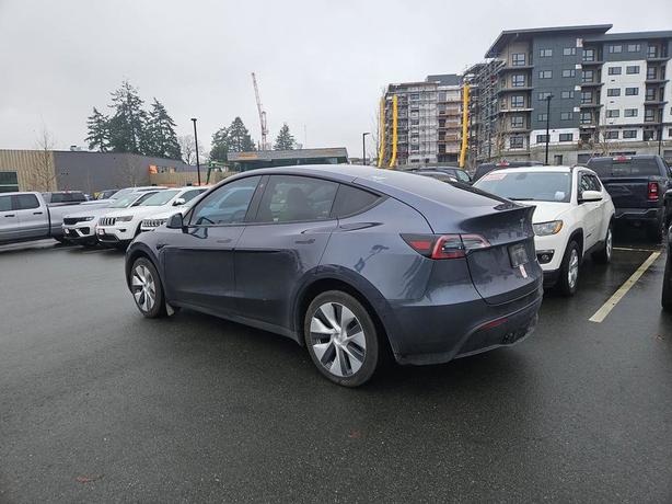 2023 Tesla Model Y Long Range | Heated Seats | Panoramic Sunroof! image 4