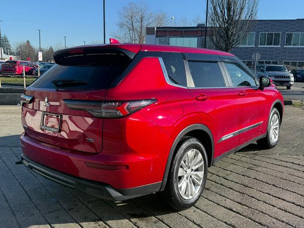 2025 Mitsubishi Outlander image 5