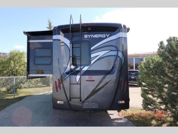 Used 2019 Thor Motor Coach Synergy 24SS image 5