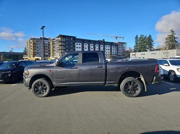 2024 RAM 2500 Big Horn 4x4 Crew Cab 6'4 Box | One Owner | No Reported Accidents! image 3