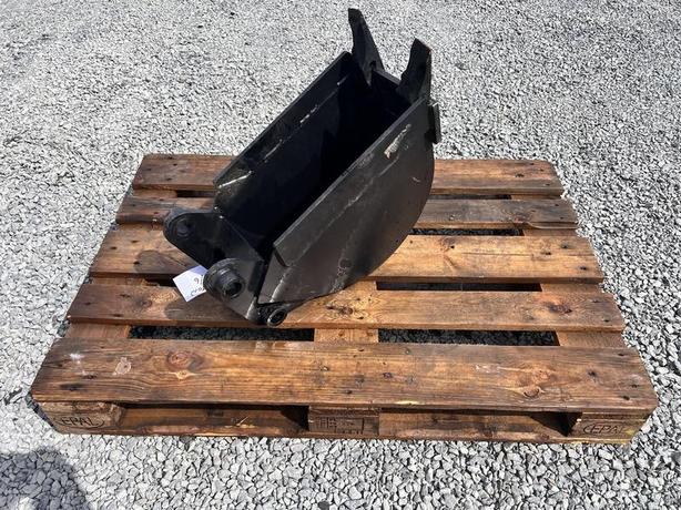 2019 Mahindra 2 Tooth 2638 Backhoe Bucket image 1