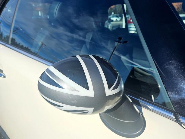 2013 Mini  Cooper Convertible image 5