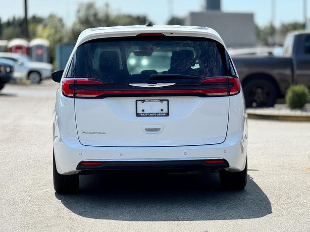 2024 Chrysler Pacifica Touring-L - No Accidents, Power Sliding Doors image 6