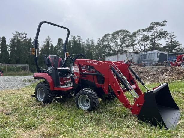 2024 Mahindra 1100 series 1120 HST image 4
