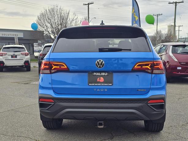 2024 Volkswagen Taos Comfortline Black Edition 4MOTION image 3