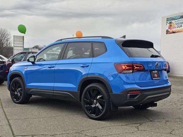 2024 Volkswagen Taos Comfortline Black Edition 4MOTION image 4