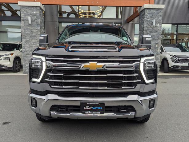 2024 Chevrolet SILVERADO 3500HD LTZ - 6.6L V8, Crew Cab, 6'9" Bed, 4x4 image 3