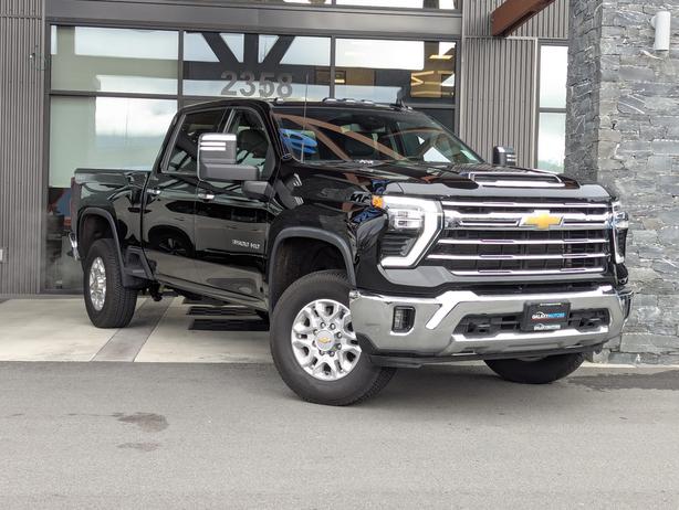 2024 Chevrolet SILVERADO 3500HD LTZ - 6.6L V8, Crew Cab, 6'9" Bed, 4x4 image 4