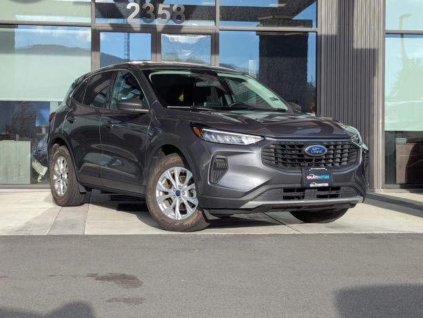2023 Ford Escape Active - No Accidents, AWD, Heated Seats image 3