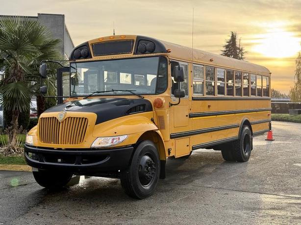 2013 International 3000 35-Passenger School Bus Diesel image 4