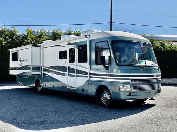 2000 Ford Motorhome Pace Arrow Vision RV with 2 Slide Outs image 1