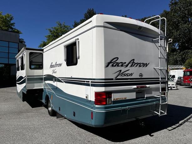 2000 Ford Motorhome Pace Arrow Vision RV with 2 Slide Outs image 8