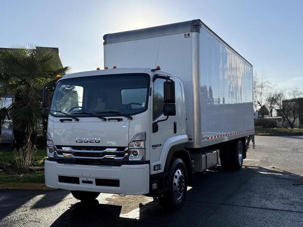 2022 Isuzu FVR 24-Foot Cummins Cube Van with Power Tail Gate and Air Brakes image 4