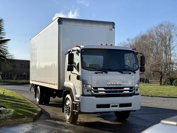 2022 Isuzu FVR 24-Foot Cummins Cube Van with Power Tail Gate and Air Brakes image 2