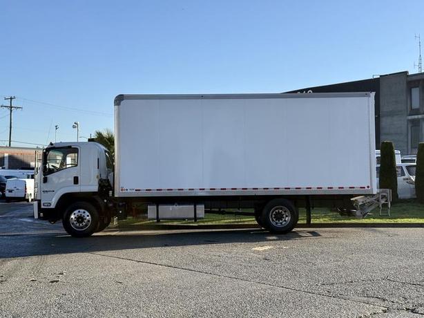 2022 Isuzu FVR 24-Foot Cummins Cube Van with Power Tail Gate and Air Brakes image 6