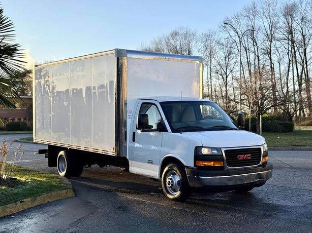 2015 GMC Savana G4500 16-Foot Duramax Diesel Cube Van with Rear Shelving image 1