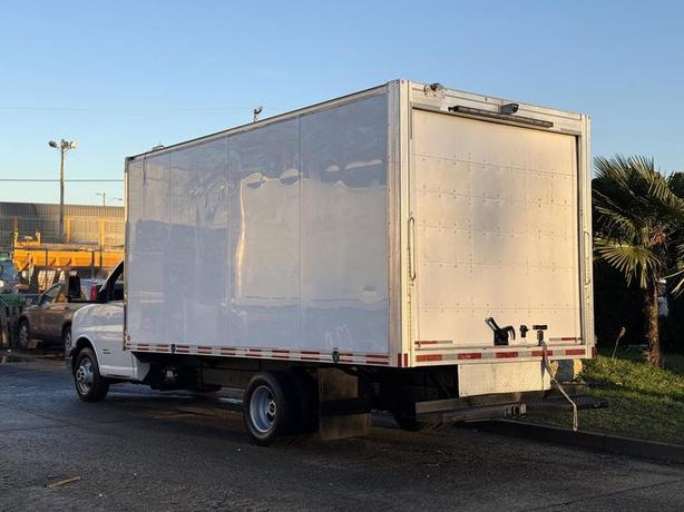 2015 GMC Savana G4500 16-Foot Duramax Diesel Cube Van with Rear Shelving image 7